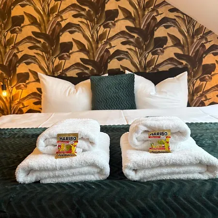 Rubys Warnemuende- 4 Bedrooms, Flexible Beds & Parking Daire