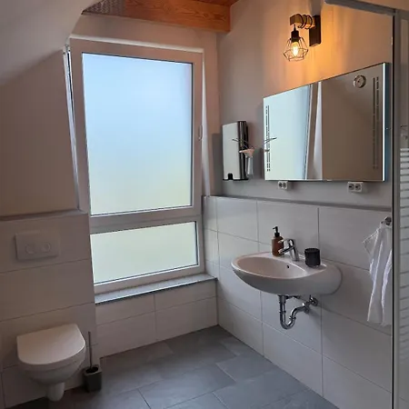 Rubys Warnemuende- 4 Bedrooms, Flexible Beds & Parking